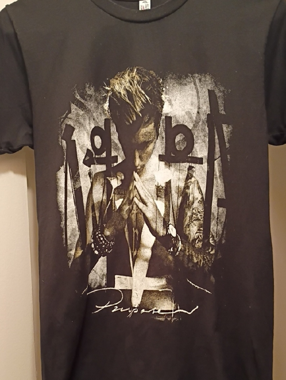 Justin Bieber Purpose Tour Shirt Alstyle Tag  Tee with Gold-Tone Prayer Graphic